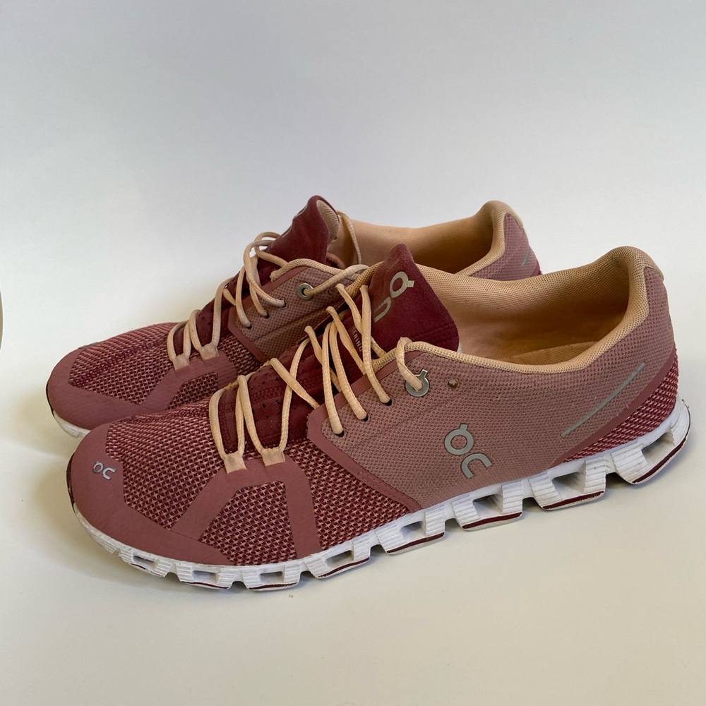 ON CLOUD running shoes Mulberry Dustrose